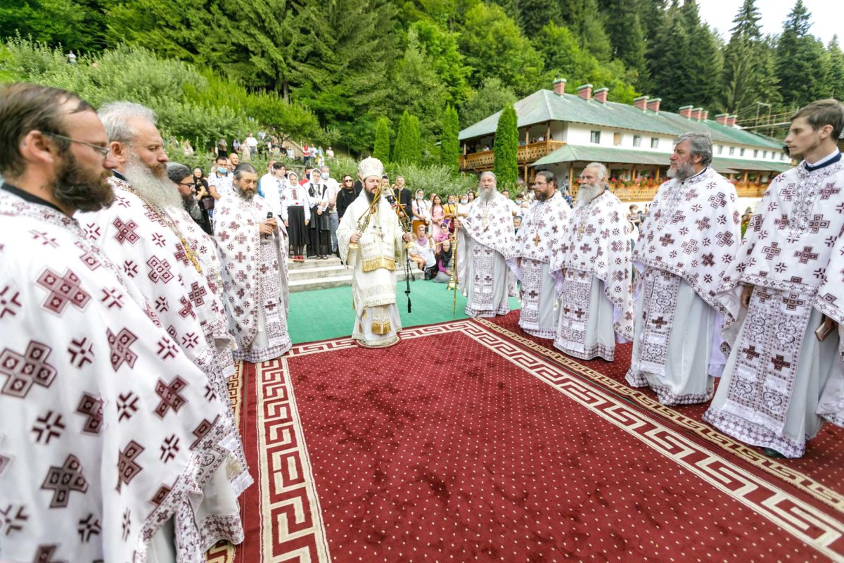 Slujire arhierească la Mănăstirea Sihla 150594