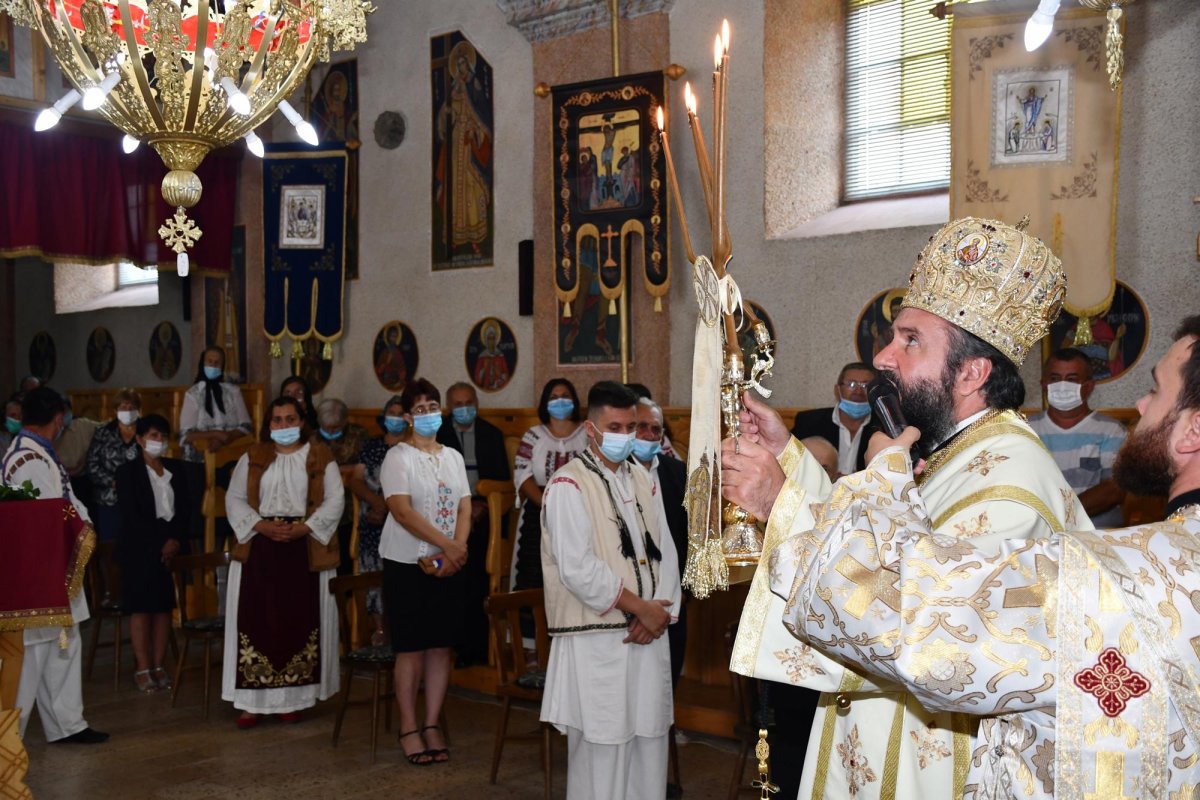 Slujire și binecuvântare la biserica din Comorâște, județul Caraș-Severin 150565