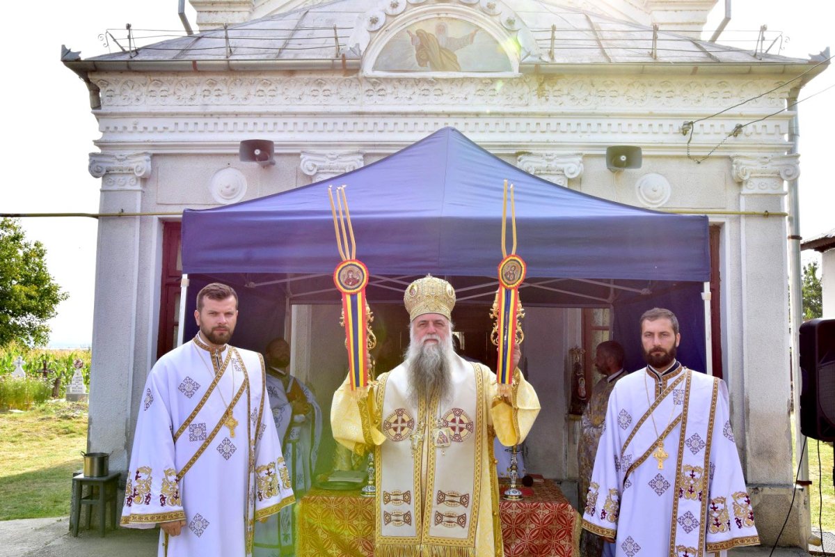 Slujiri arhiereşti în parohii din Mitropolia Olteniei 150634