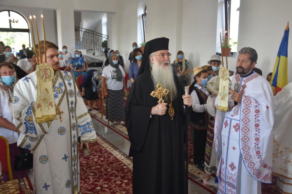 Slujiri arhiereşti în parohii din Mitropolia Olteniei 150635