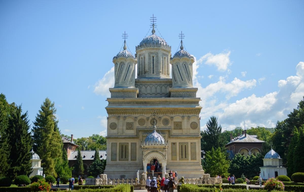 Hramul istoric al Catedralei Voievodale din Curtea de Argeș, în condiții speciale 150775