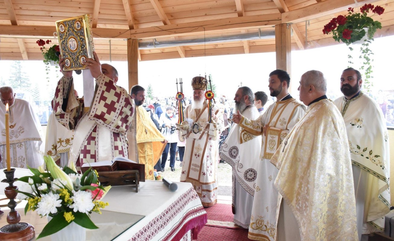 Sărbătoare la mănăstirile clujene de la Nicula şi Mărişel 151007