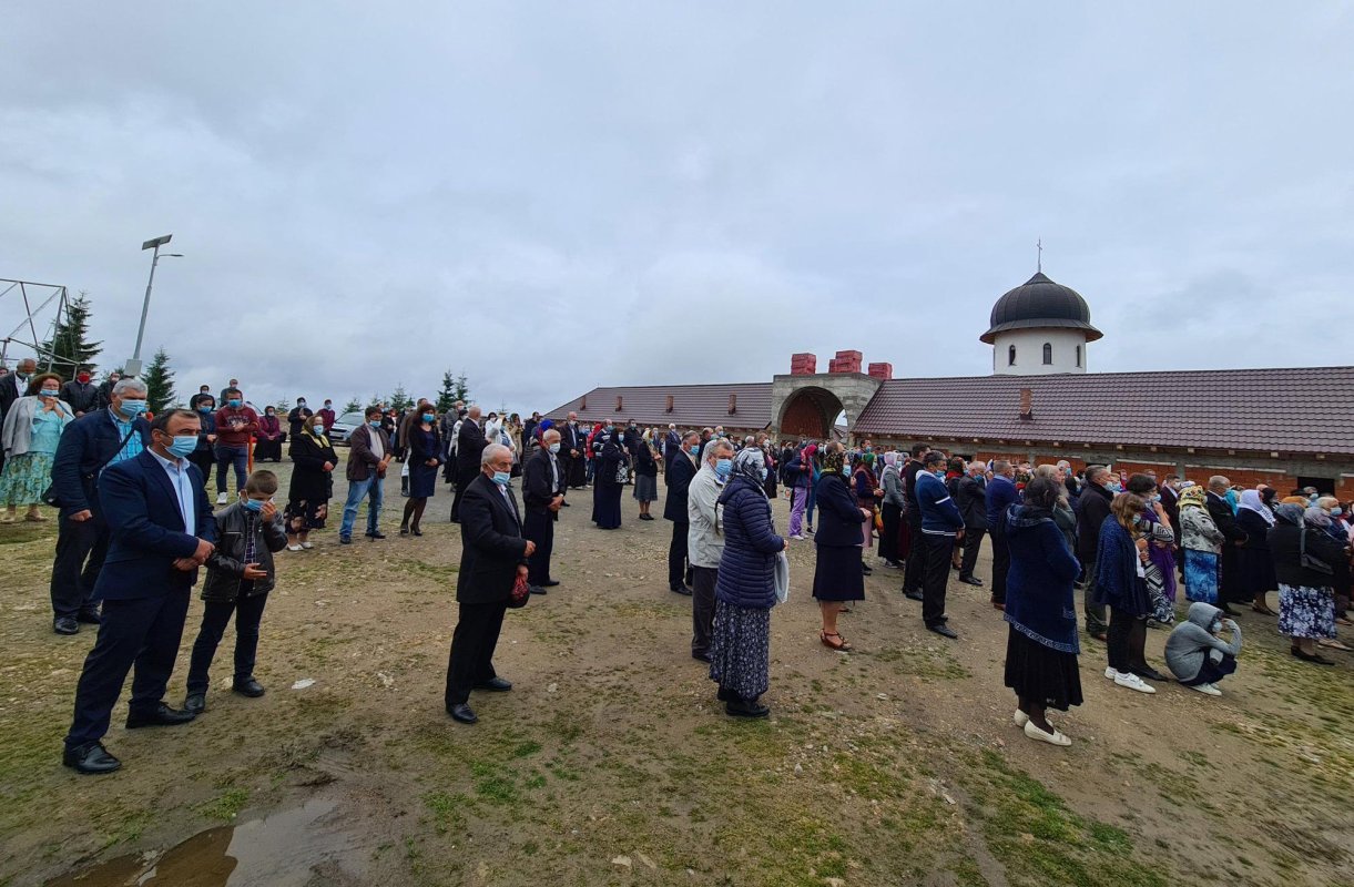 Sărbătoare la mănăstirile clujene de la Nicula şi Mărişel 151008