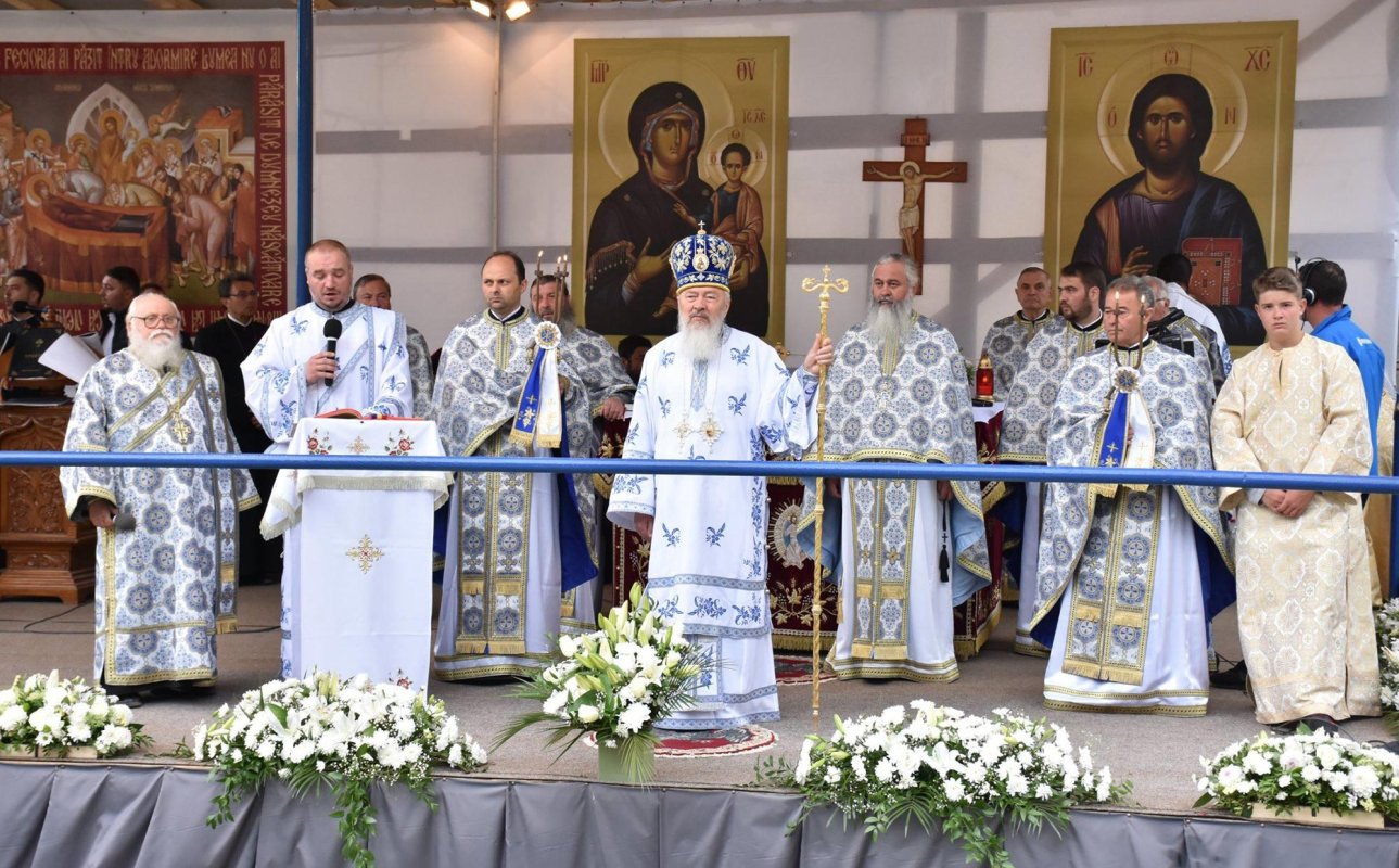 Sărbătoare la mănăstirile clujene de la Nicula şi Mărişel 151009