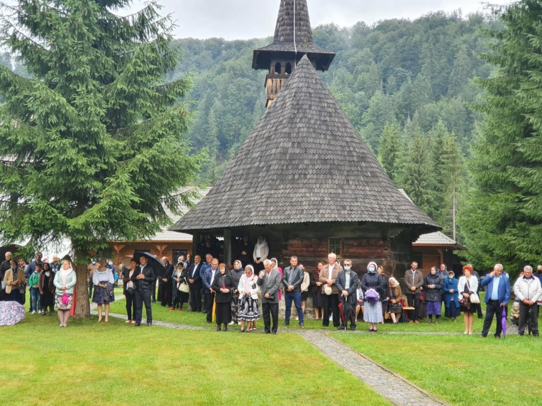 Slujiri arhiereşti la aşezăminte monahale mureşene 151012