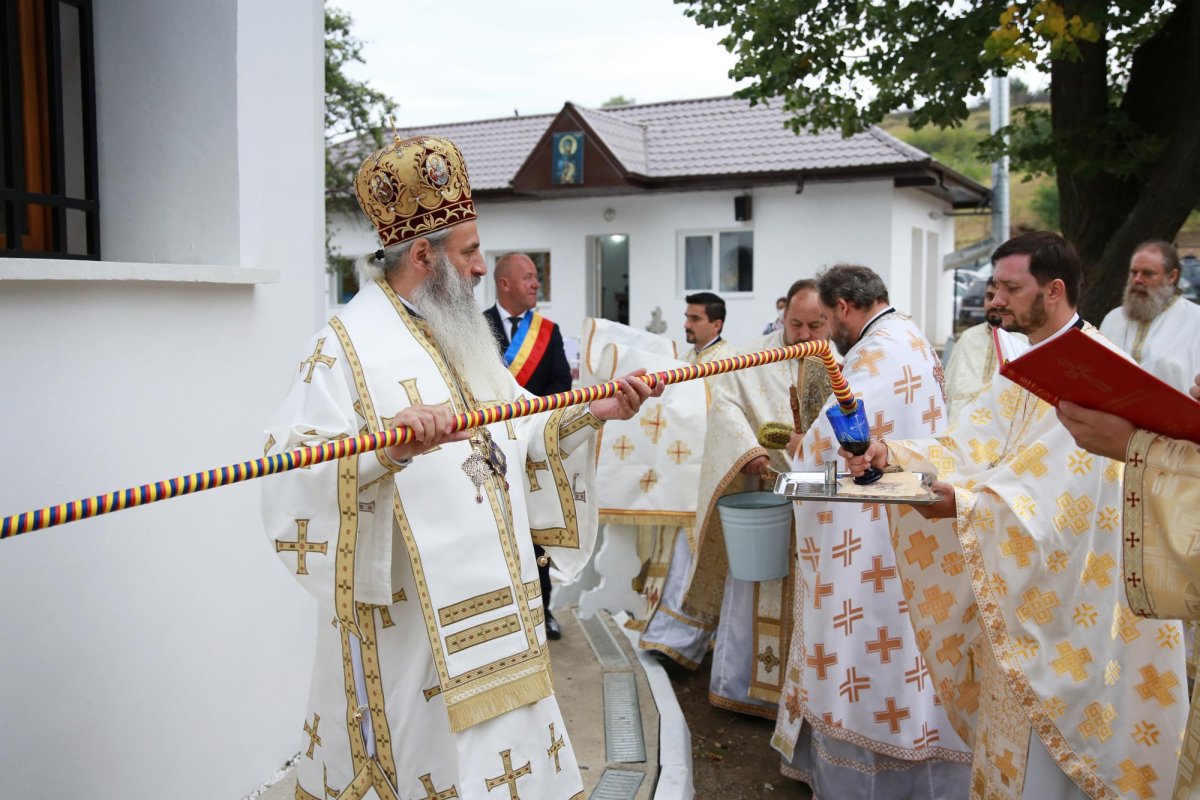 Biserica Parohiei Pocreaca a fost resfințită 151122
