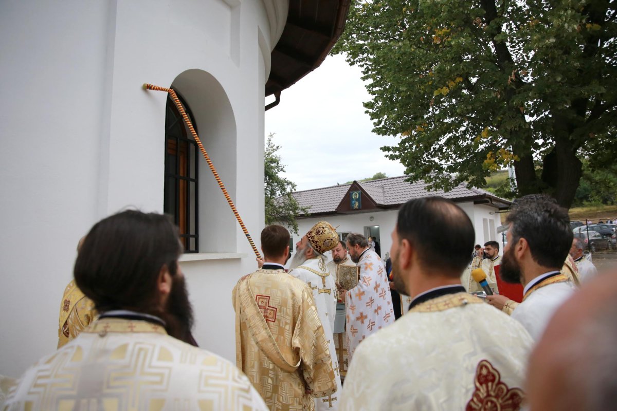 Biserica Parohiei Pocreaca a fost resfințită 151123