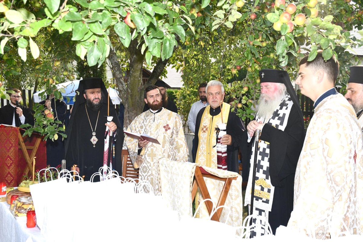 Patru ierarhi au slujit la Catedrala Episcopală din Caransebeș 151053