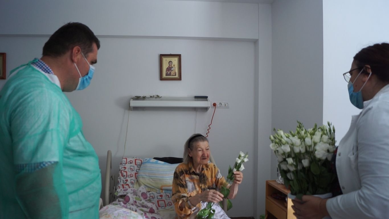 Vizita voluntarilor la Centrul  de îngrijiri paliative din Capitală  151329