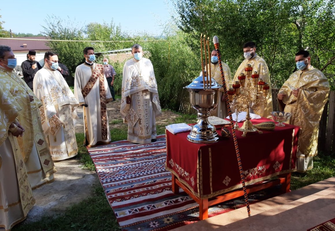 Înnoire și binecuvântare la Parohia Surani din Prahova 151370