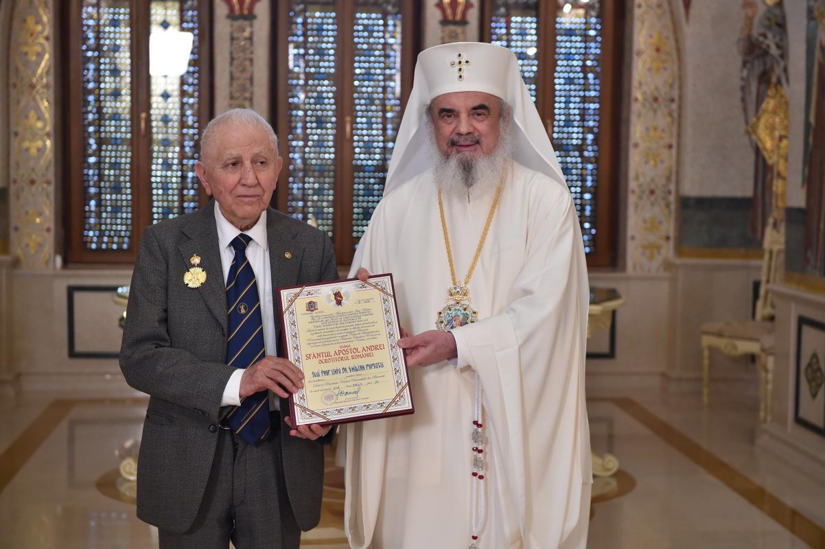 Profesorul Emilian Popescu a trecut la Domnul 151465