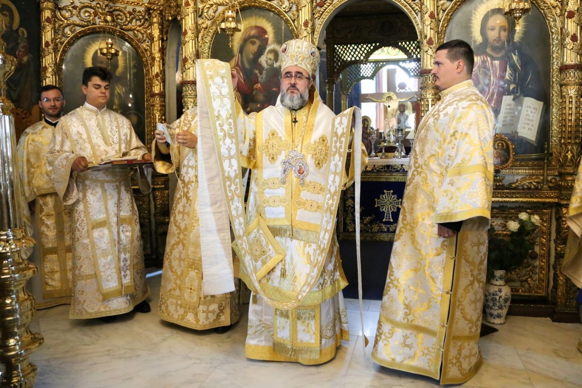 Vizite şi slujiri arhiereşti în Duminica a 11-a după Rusalii 151365