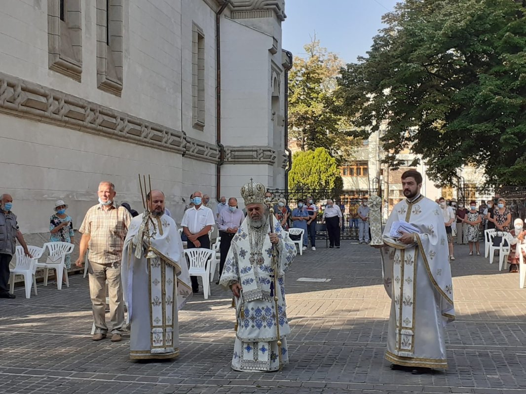 Vizite şi slujiri arhiereşti în Duminica a 11-a după Rusalii 151366