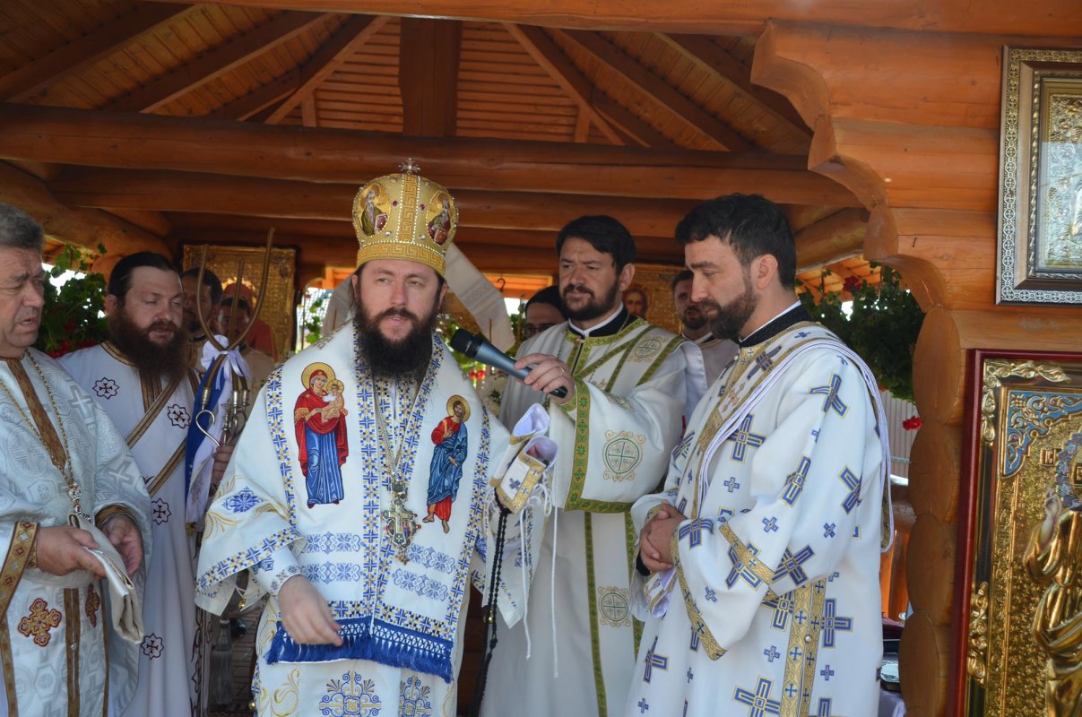 Slujire arhierească la Bivolărie - Vicovu de Sus 151458