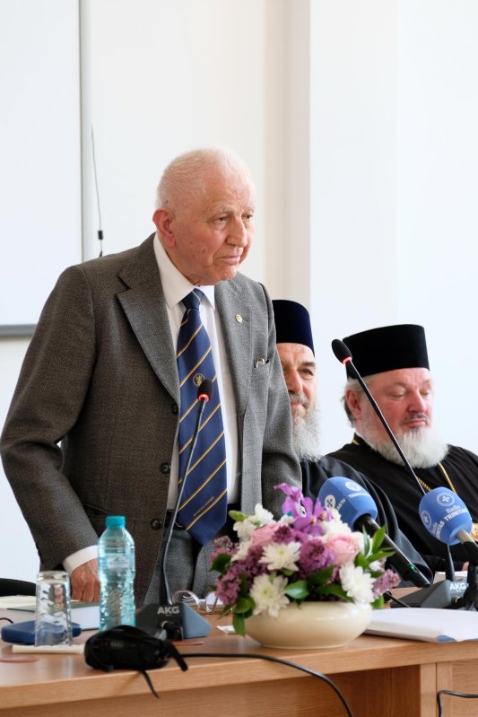 „Toată afecţiunea paternă a cheltuit-o în pregătirea şi creşterea unui număr mare de ucenici“ 151479