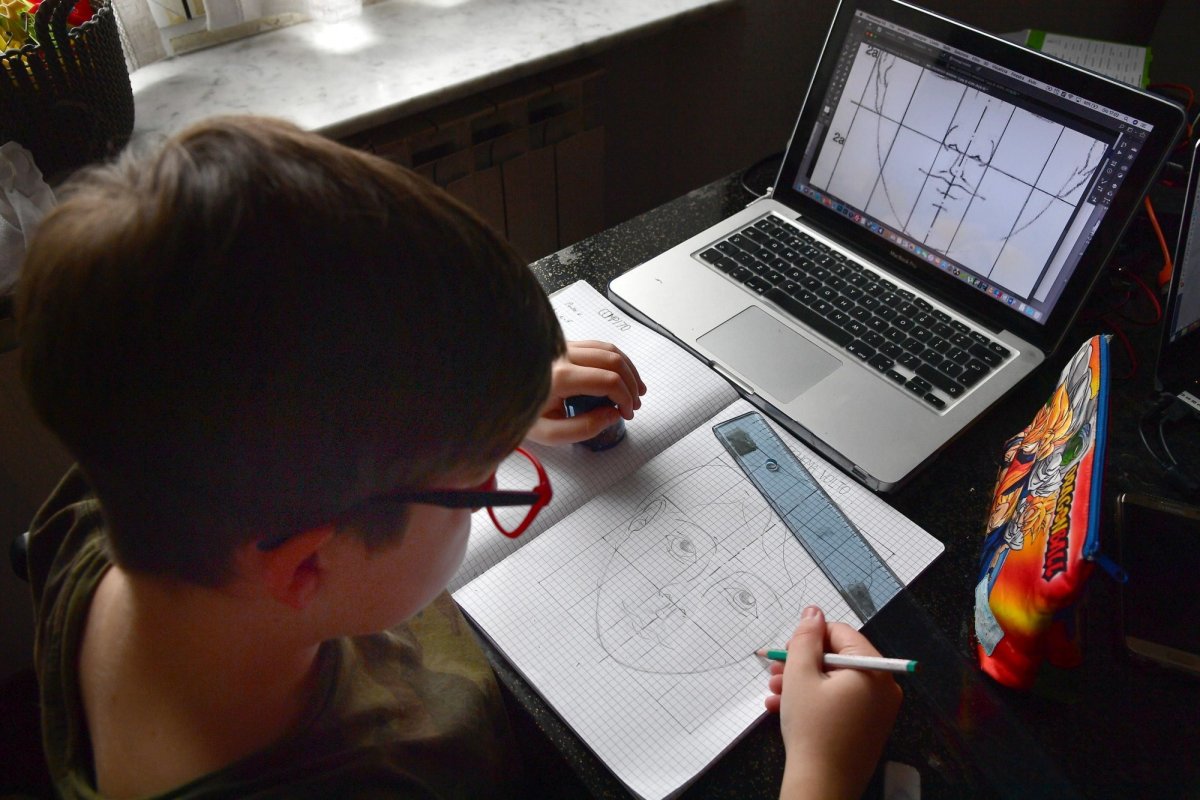 „Zoom to school” pentru copiii defavorizaţi 151525