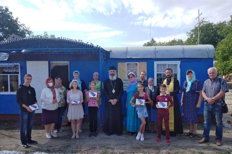 Tablete pentru elevii merituoşi din partea Episcopului de Bălţi 151676