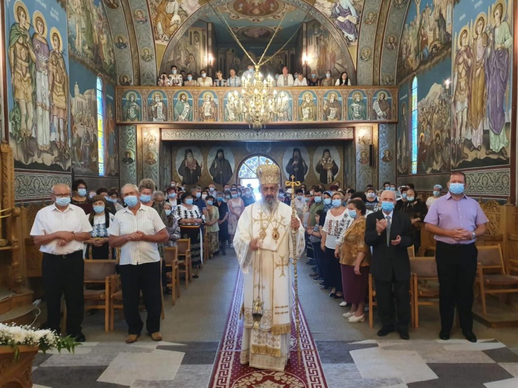 Liturghii arhiereşti în locaşuri de cult mureşene 151714