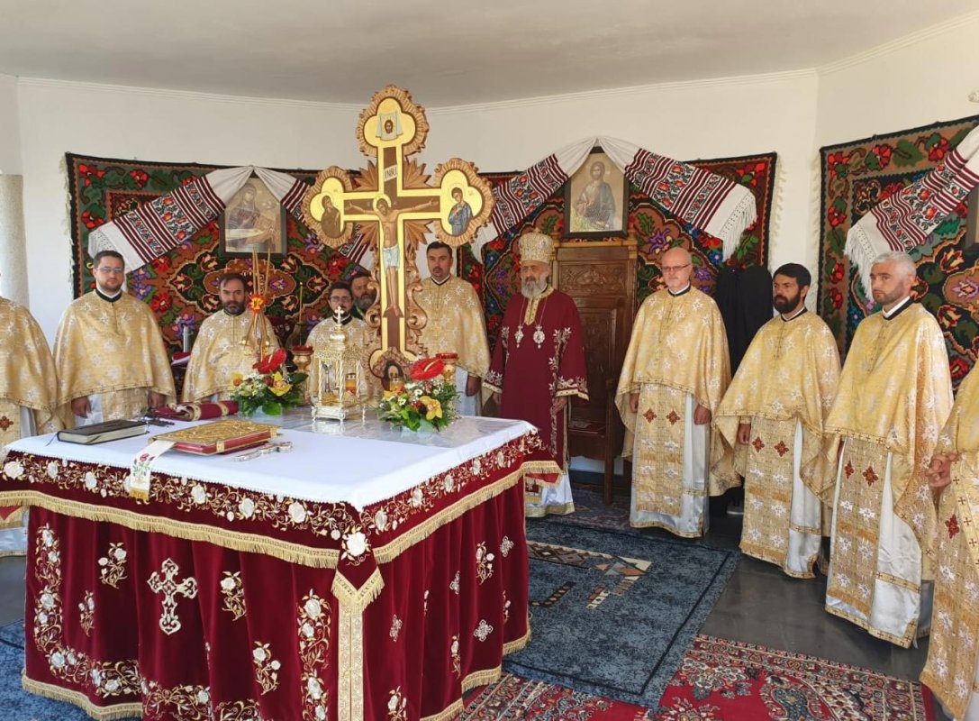 Liturghii arhiereşti în locaşuri de cult mureşene 151715