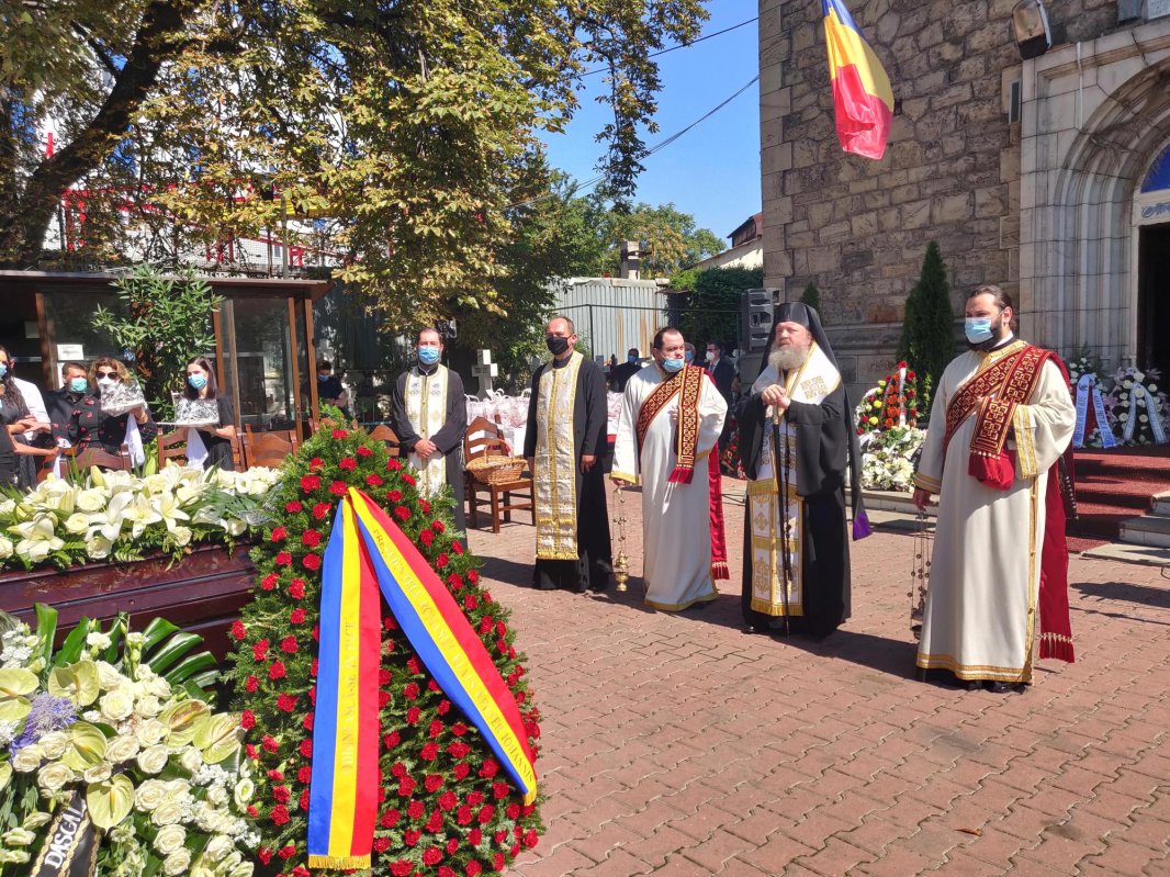 Profesorul Ovidiu Băjenaru (1957-2020) - un medic renumit și un om credincios 152066