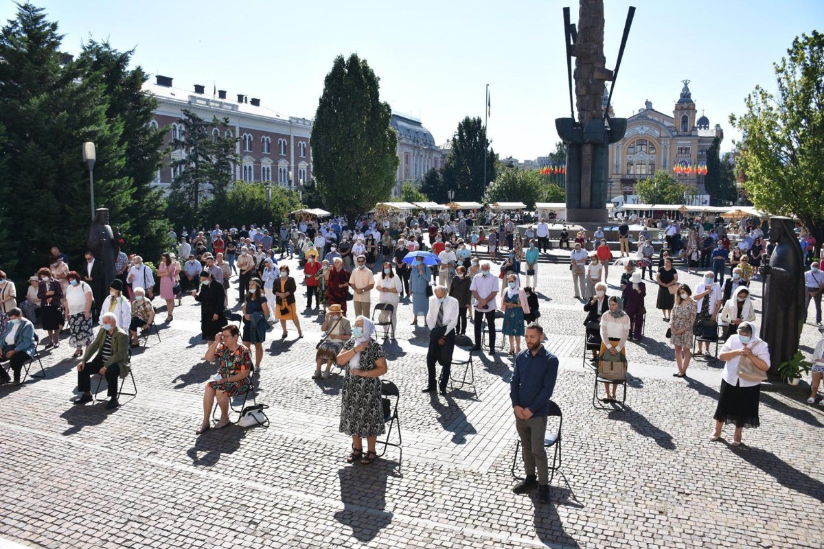 Sfânta Liturghie arhierească la Catedrala Mitropolitană din Cluj-Napoca 152116