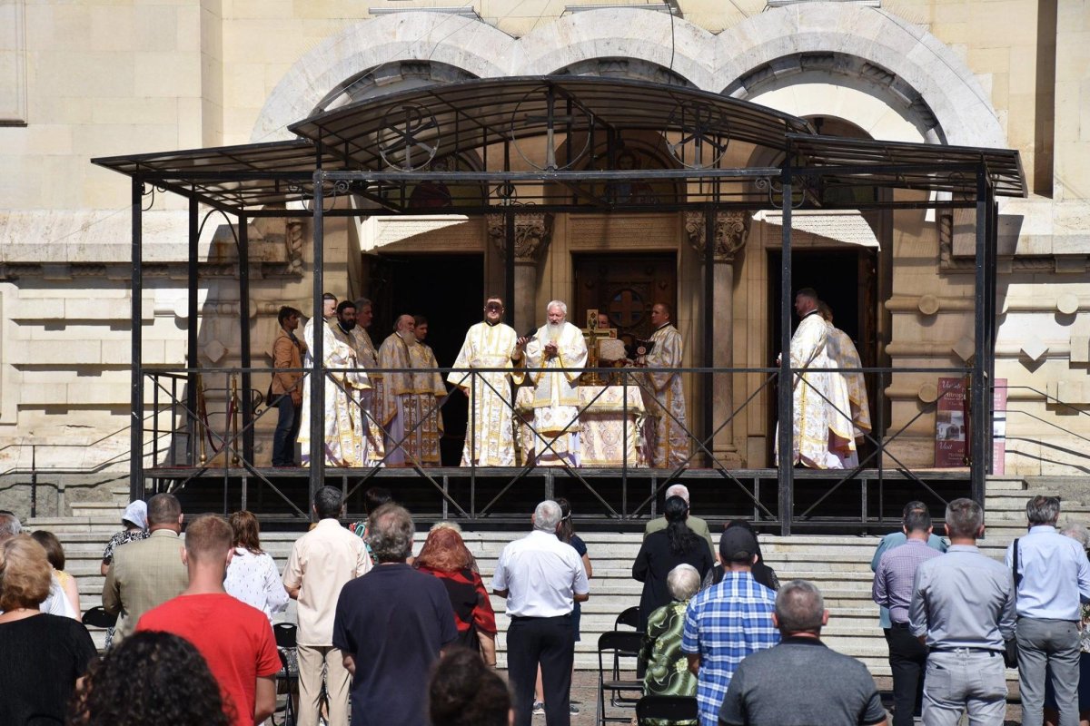 Sfânta Liturghie arhierească la Catedrala Mitropolitană din Cluj-Napoca 152118