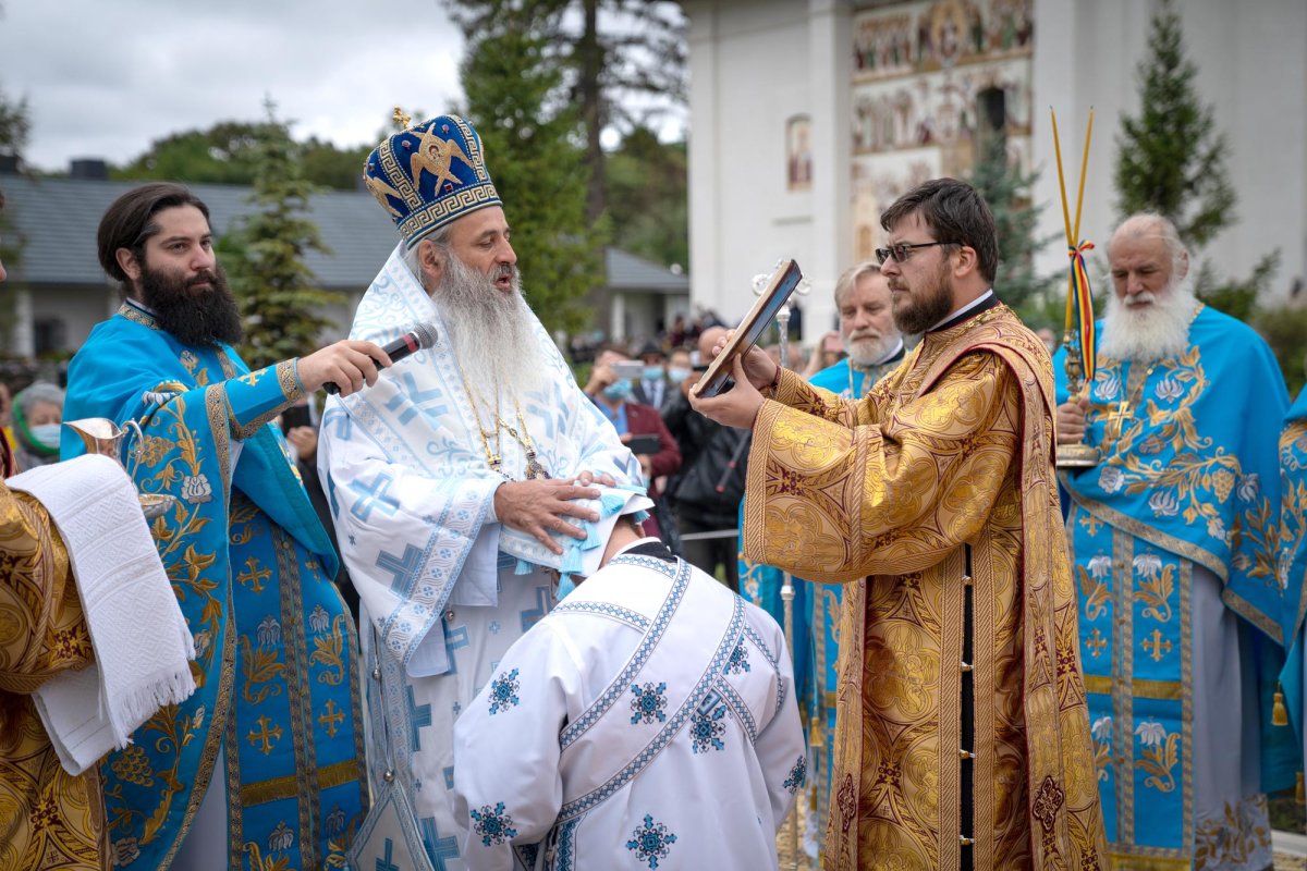 Hram la Mănăstirea Vorona 152253