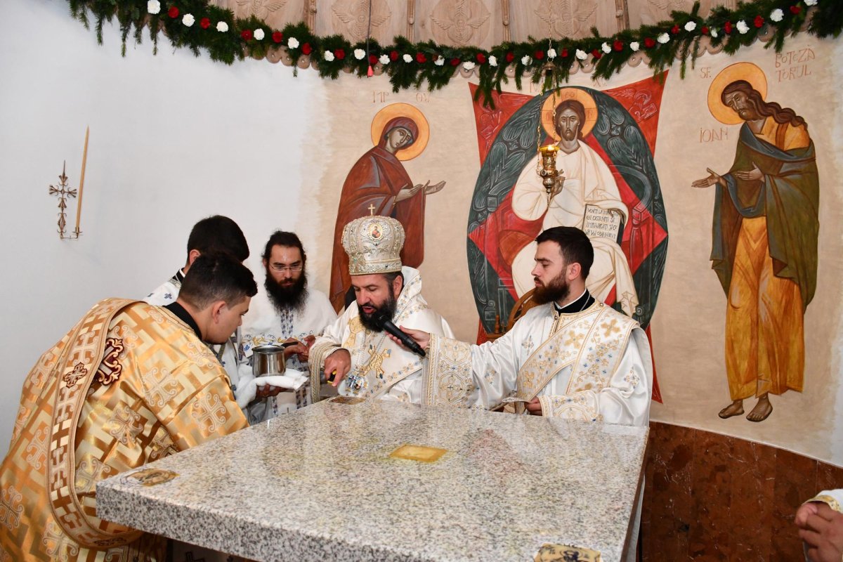 Mănăstirea Băile Herculane în veșmânt de sărbătoare 152258