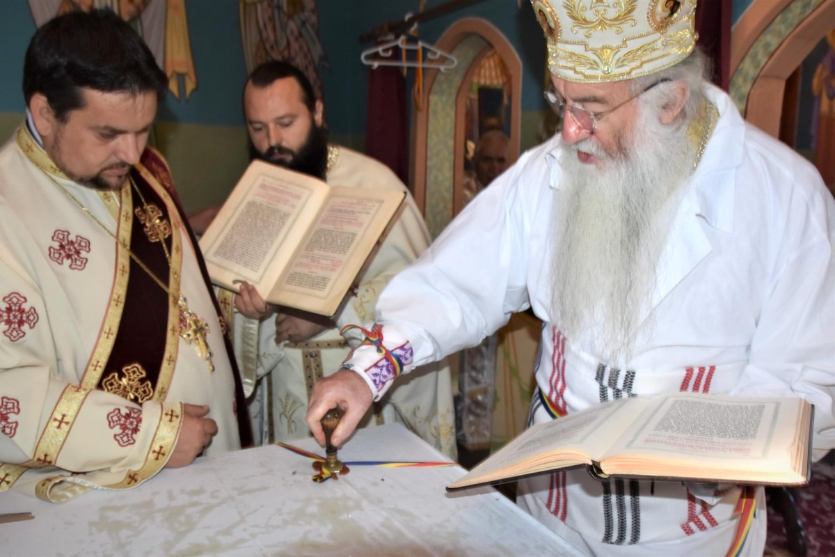 Sfințirea primei biserici din satul mehedințean Bibăn 152260