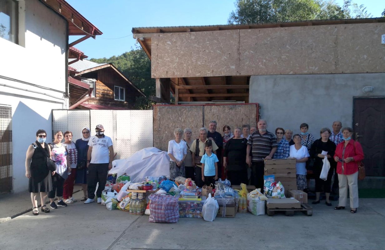 Ajutoare pentru copiii și vârstnicii de la Valea Plopului 152364