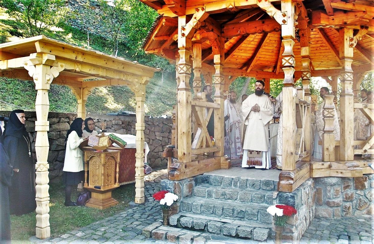 Hramul Mănăstirii „Nașterea Maicii Domnului” de la Ciucea, Cluj 152357