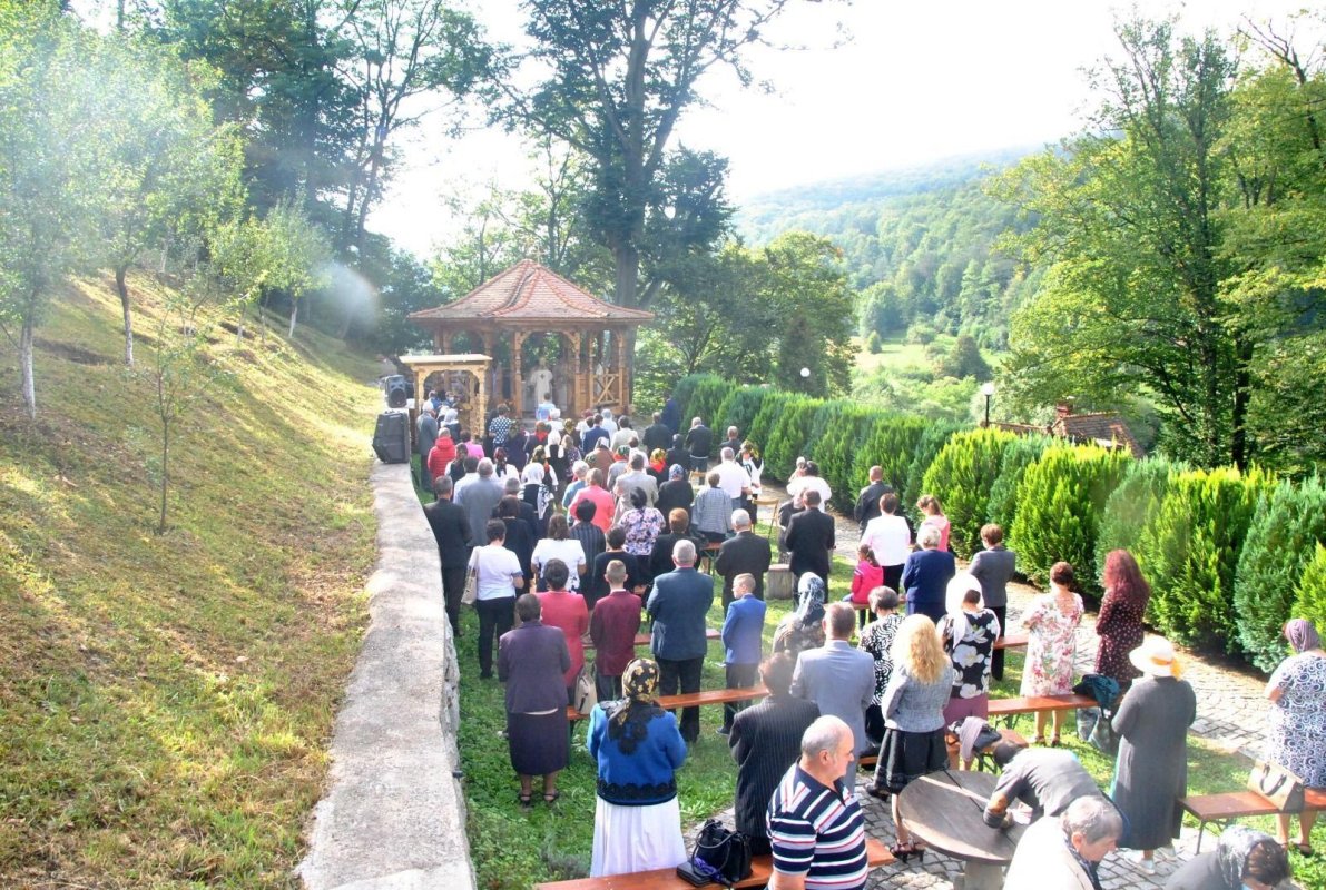 Hramul Mănăstirii „Nașterea Maicii Domnului” de la Ciucea, Cluj 152358