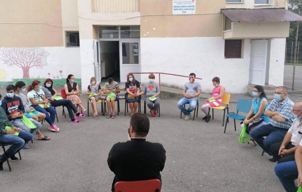 Tinerii ASCOR Târgu Jiu, alături de elevi  152479