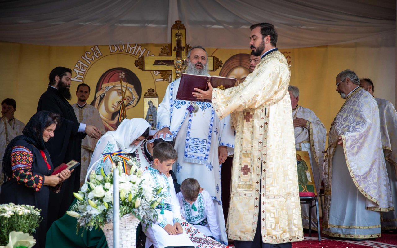 Ansamblu parohial impresionant, sfințit la Bucecea - Botoşani 152537