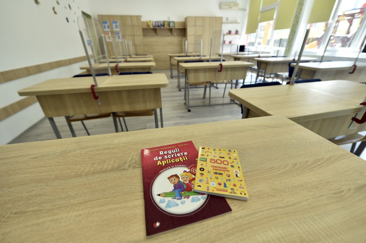 INS: Unui cadru didactic îi revin,  în medie, 14 elevi 152634