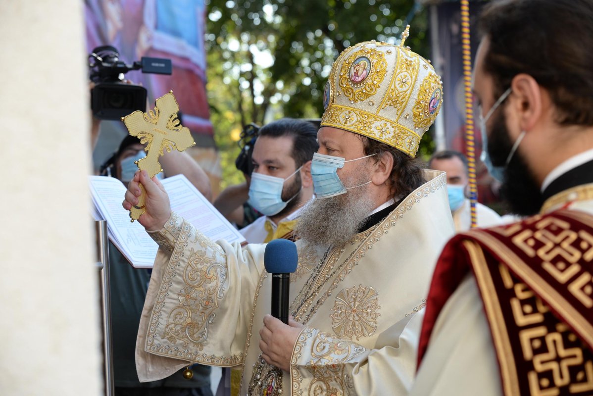Paraclisul Parohiei „Sfinții Trei Ierarhi” din Ploiești a fost sfințit 152559