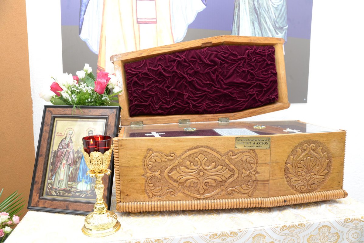 Paraclisul Parohiei „Sfinții Trei Ierarhi” din Ploiești a fost sfințit 152562