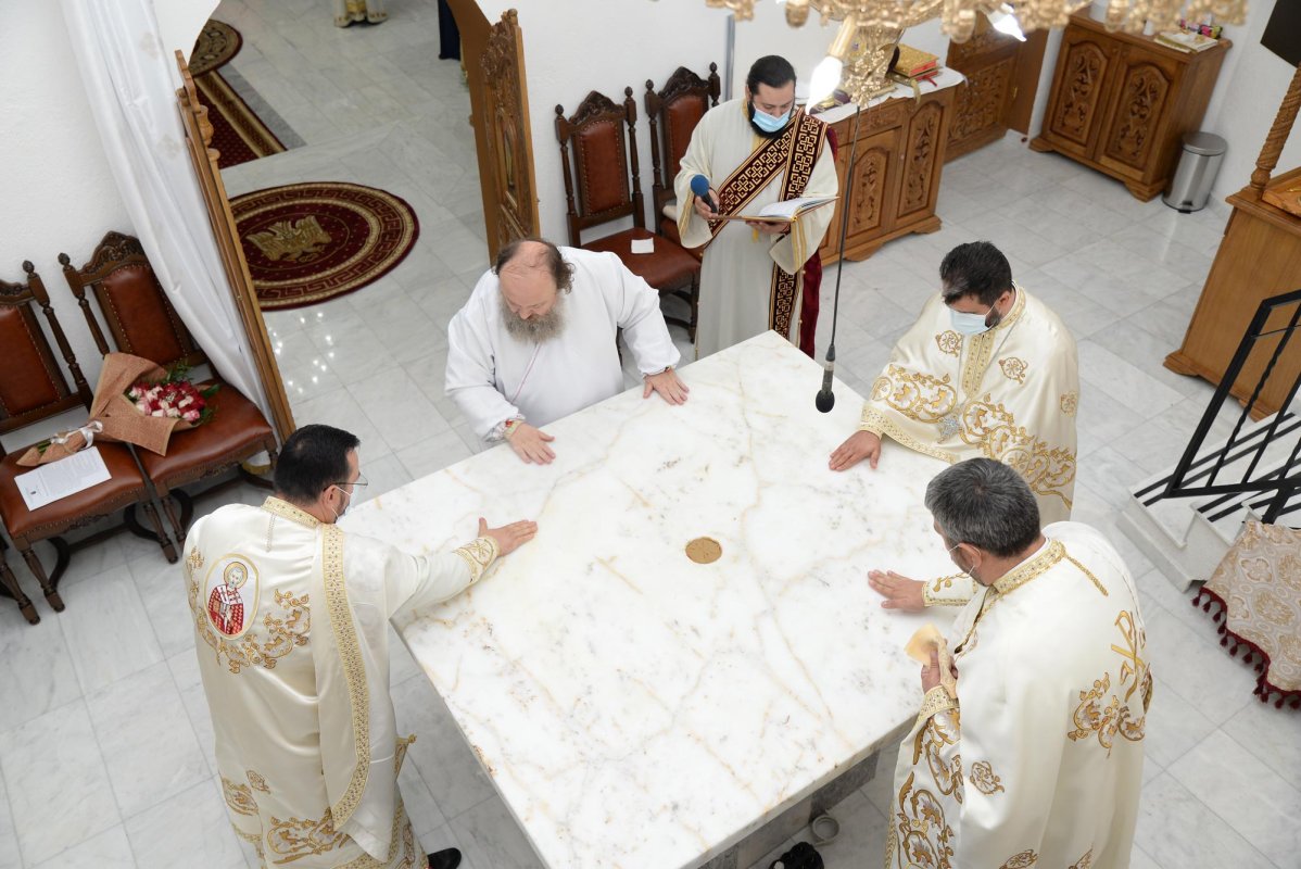 Paraclisul Parohiei „Sfinții Trei Ierarhi” din Ploiești a fost sfințit 152563