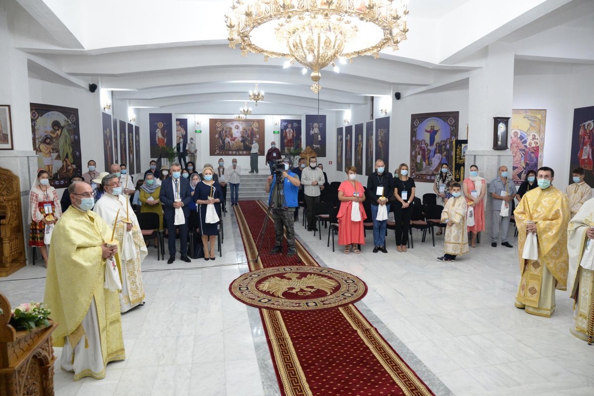 Paraclisul Parohiei „Sfinții Trei Ierarhi” din Ploiești a fost sfințit 152565