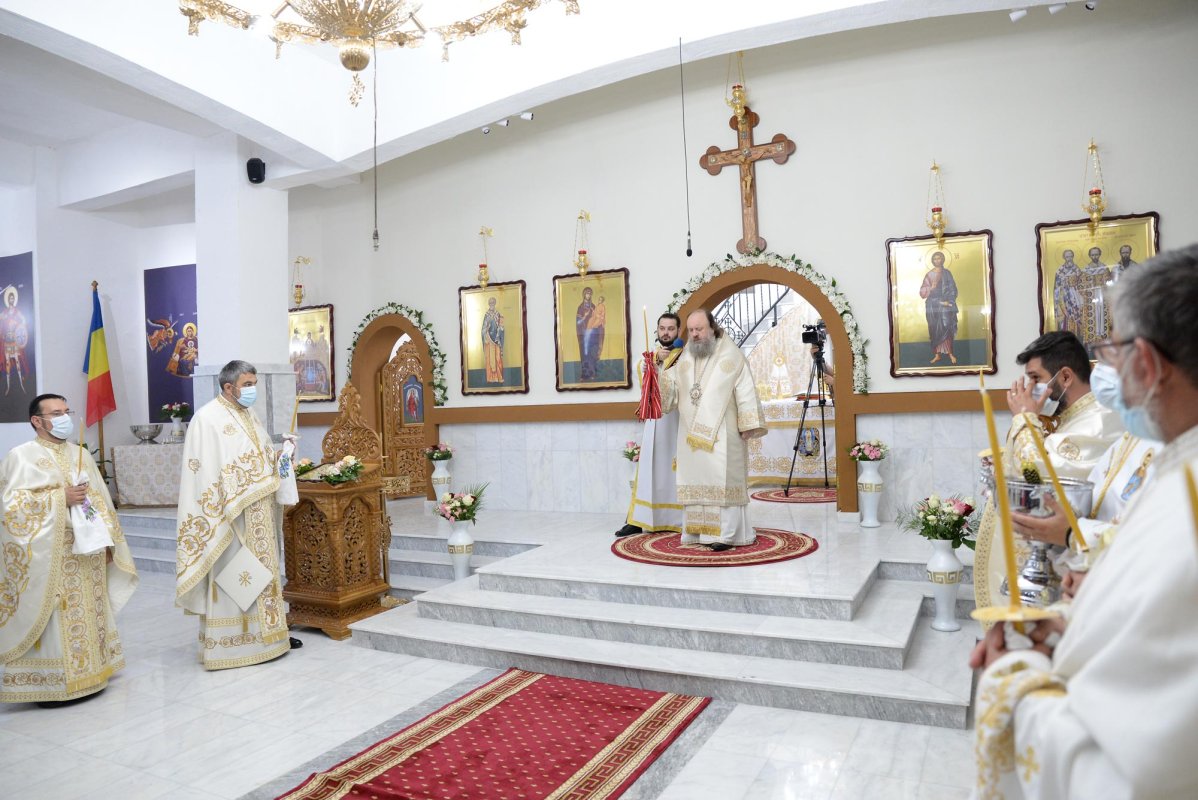 Paraclisul Parohiei „Sfinții Trei Ierarhi” din Ploiești a fost sfințit 152566