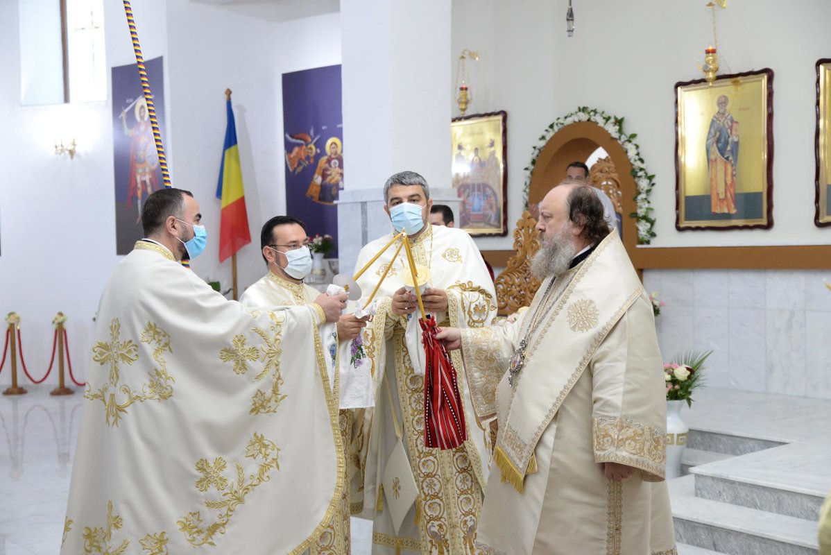 Paraclisul Parohiei „Sfinții Trei Ierarhi” din Ploiești a fost sfințit 152567