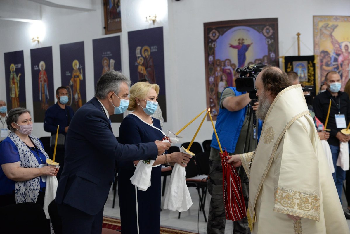 Paraclisul Parohiei „Sfinții Trei Ierarhi” din Ploiești a fost sfințit 152568