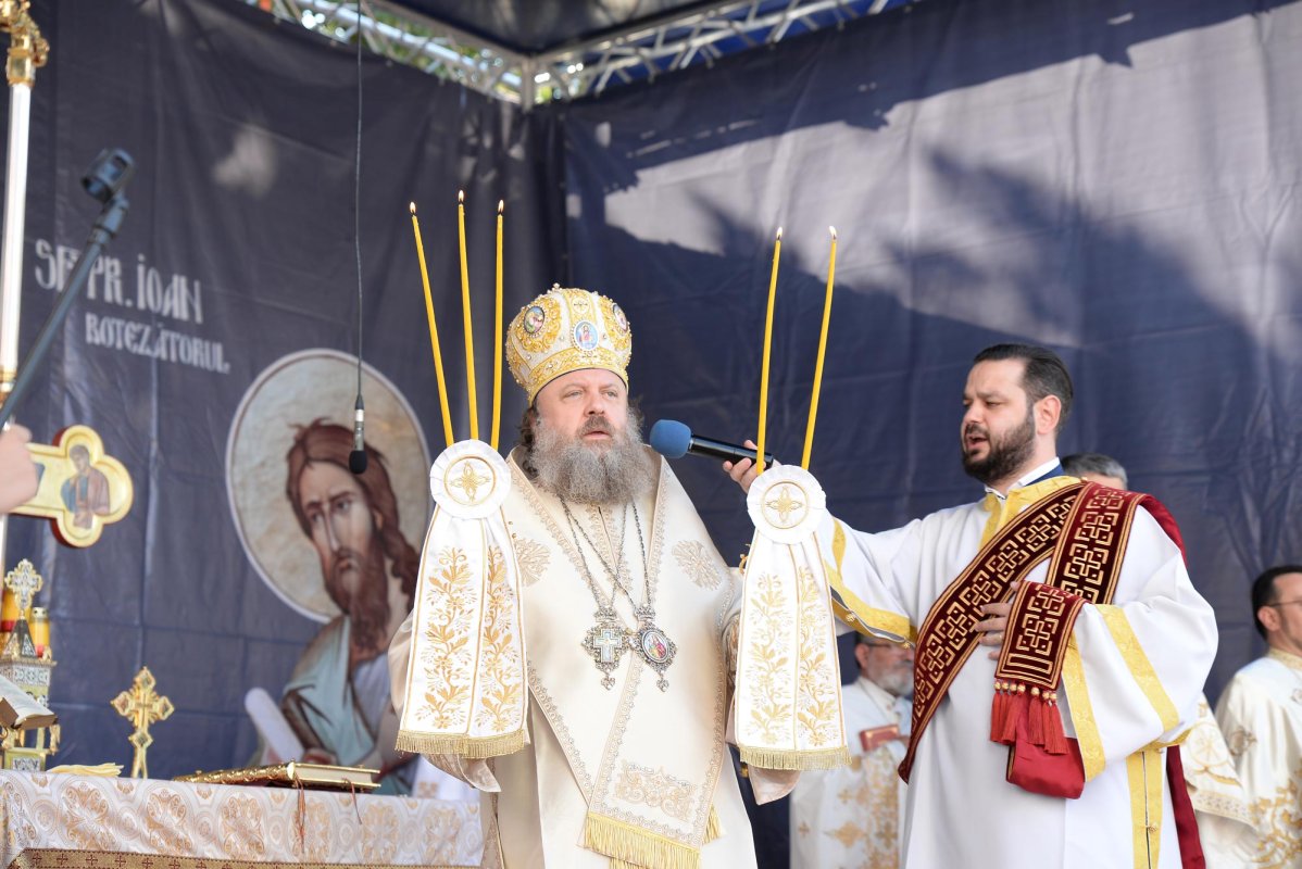 Paraclisul Parohiei „Sfinții Trei Ierarhi” din Ploiești a fost sfințit 152573