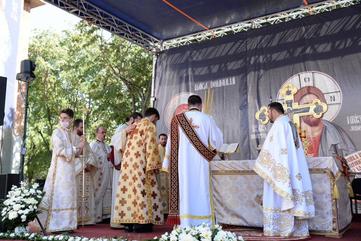 Paraclisul Parohiei „Sfinții Trei Ierarhi” din Ploiești a fost sfințit 152578