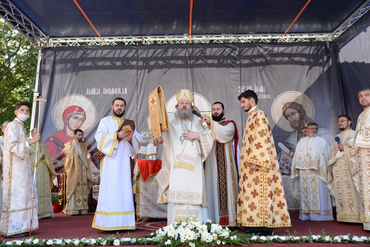 Paraclisul Parohiei „Sfinții Trei Ierarhi” din Ploiești a fost sfințit 152582