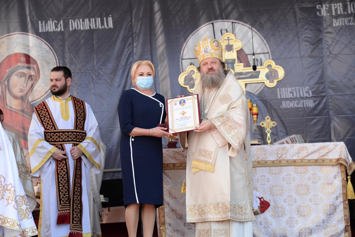 Paraclisul Parohiei „Sfinții Trei Ierarhi” din Ploiești a fost sfințit 152589