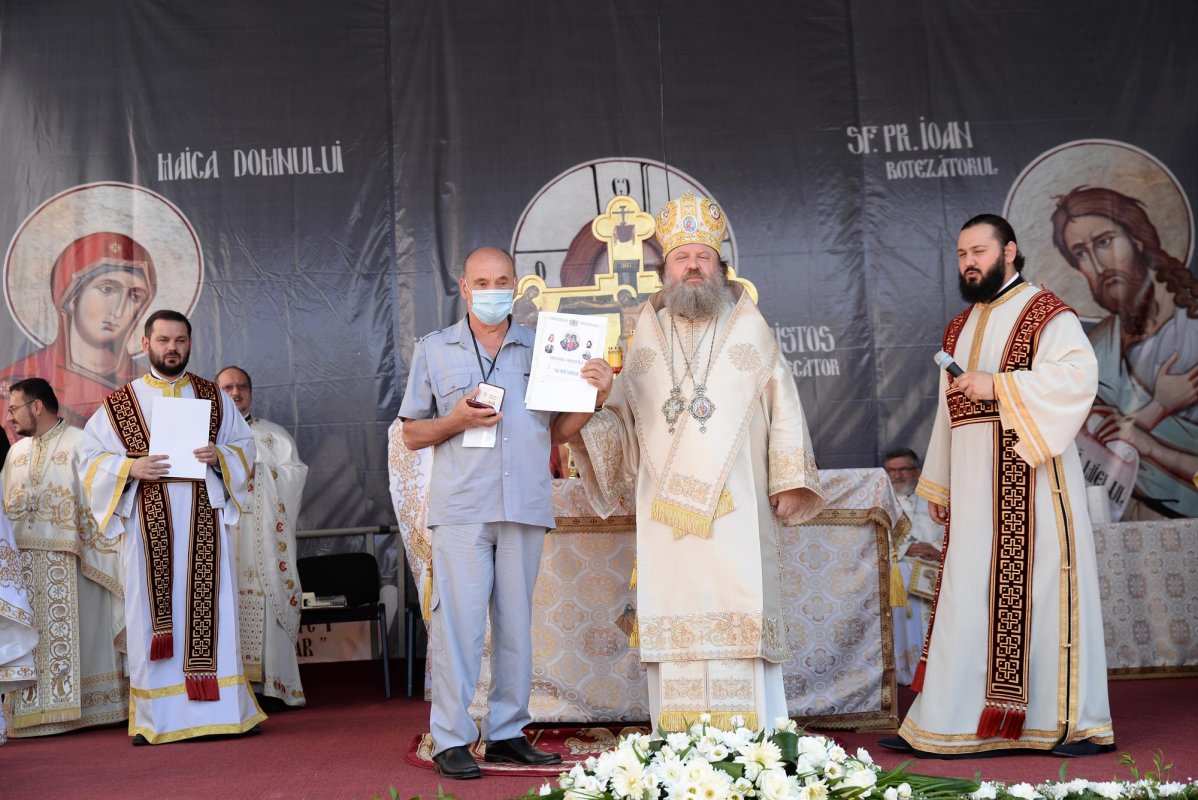 Paraclisul Parohiei „Sfinții Trei Ierarhi” din Ploiești a fost sfințit 152591