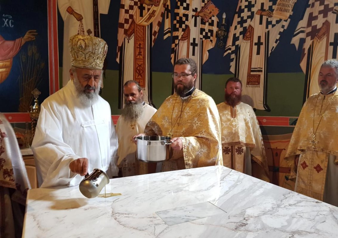 Târnosirea bisericii mănăstirii de la Subpiatră, judeţul Alba 152601