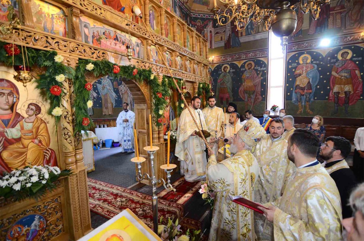 Veșmântul harului pentru o nouă biserică închinată Cuviosului Antonie cel Mare 152605