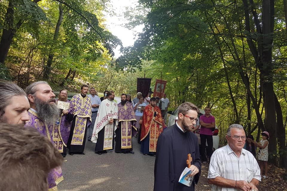 Procesiune cu Sfânta Cruce la mănăstirea arădeană Feredeu 152682
